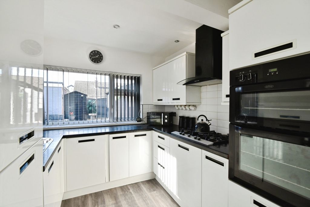 Property photo 3 of 19 Pbox-Img.Jpg