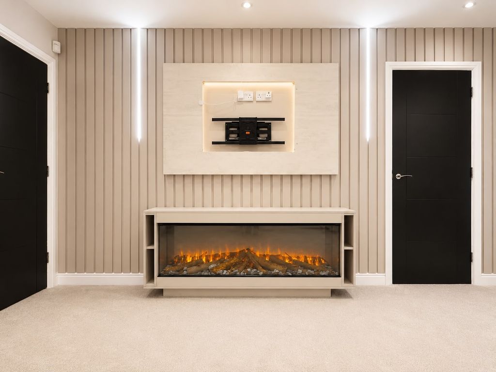 Property photo 3 of 19 Living Room