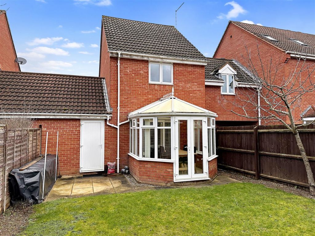 Property photo 2 of 18 Rear Aspect 943