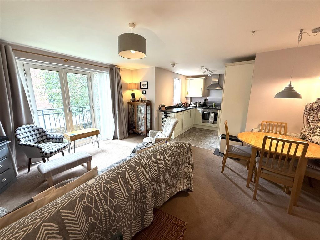 Property photo 3 of 9 Gill Court 4.Jpg