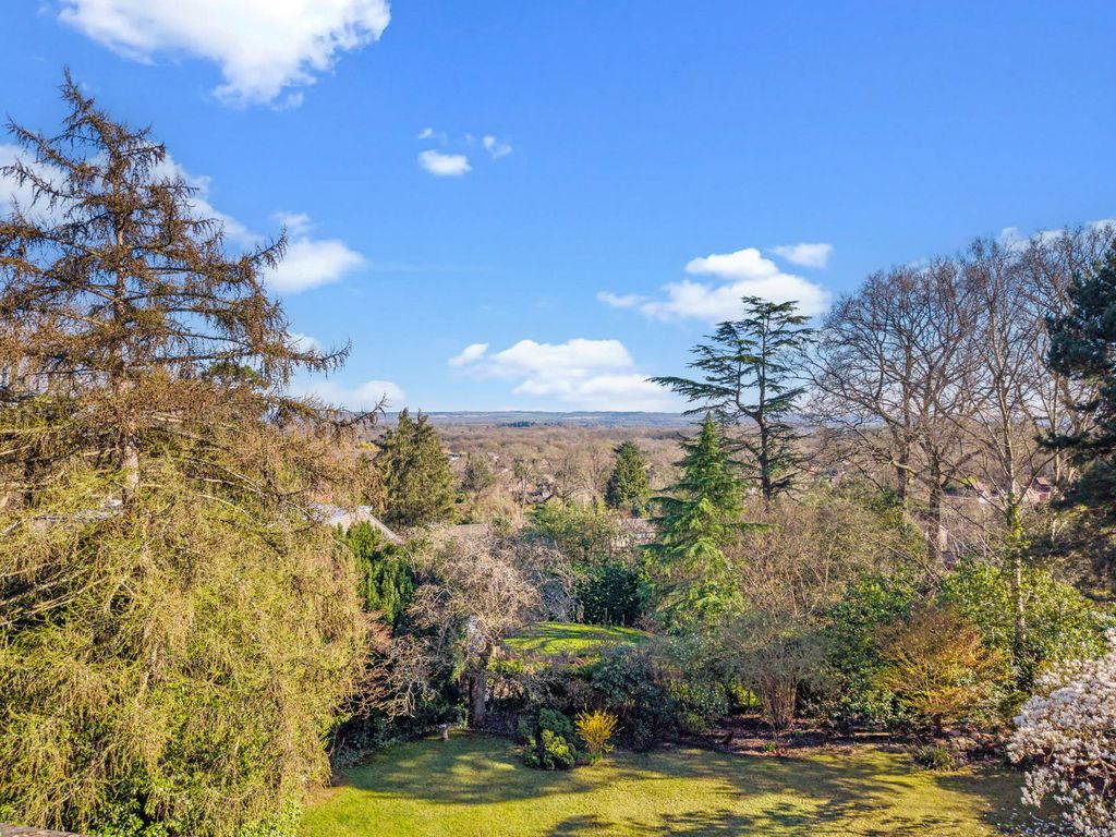 Property photo 2 of 28