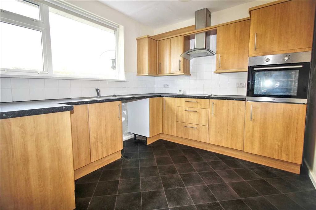 Property photo 3 of 7 Kitchen