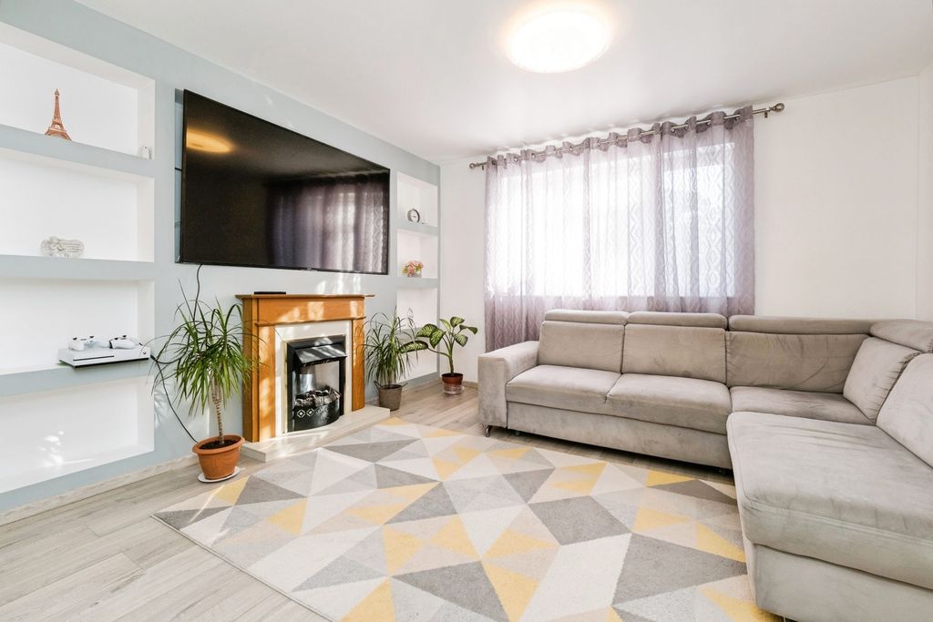 Property photo 2 of 25 Lounge Area