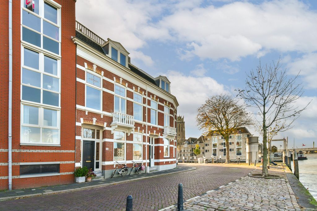 Property photo 2 of 23