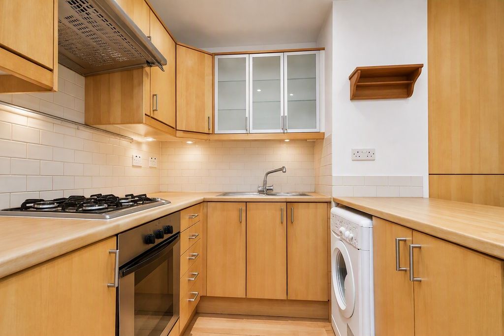 Property photo 2 of 7 Kitchen