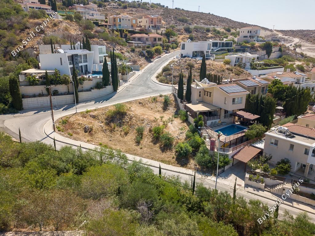 Property photo 2 of 11