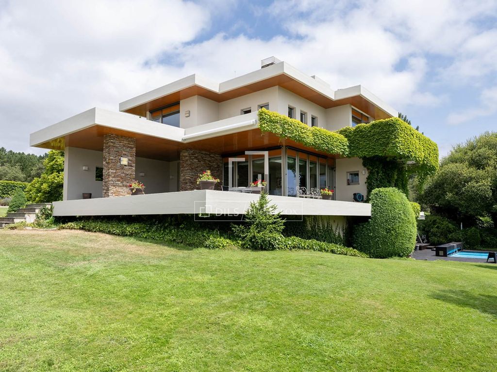 Property photo 2 of 61