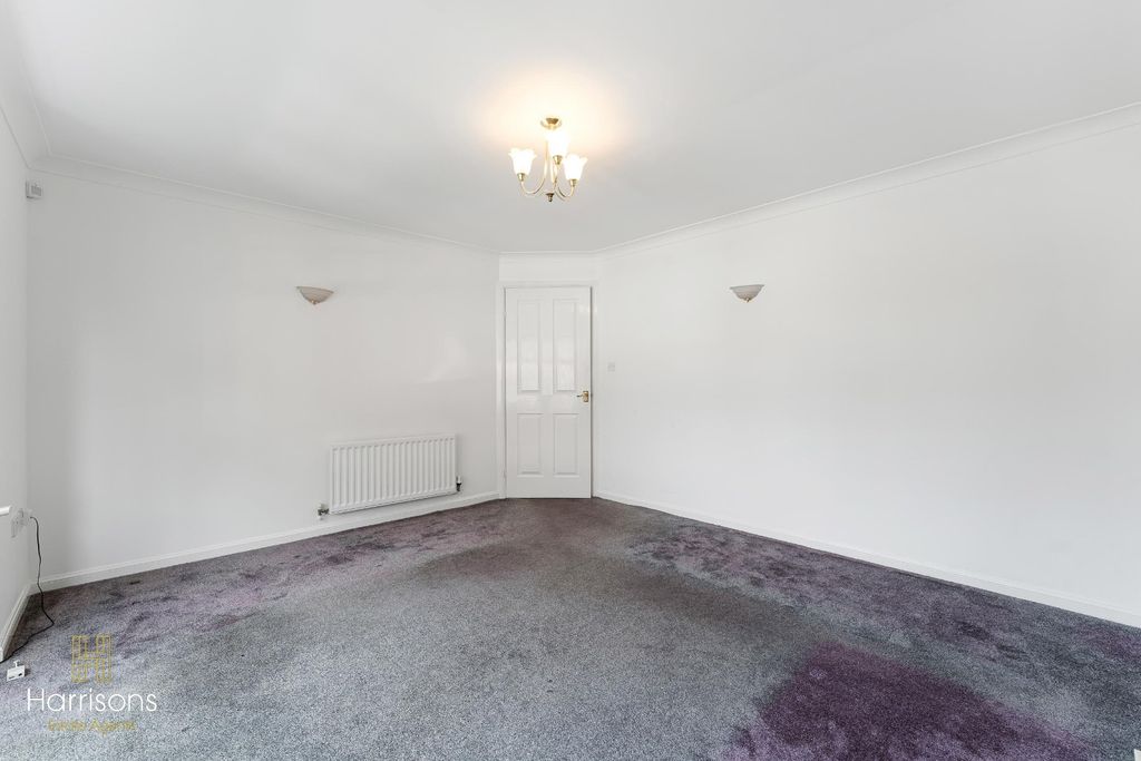 Property photo 3 of 32 4363324