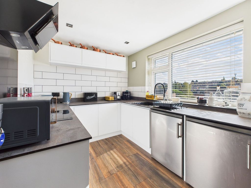 Property photo 3 of 13 Kitchen