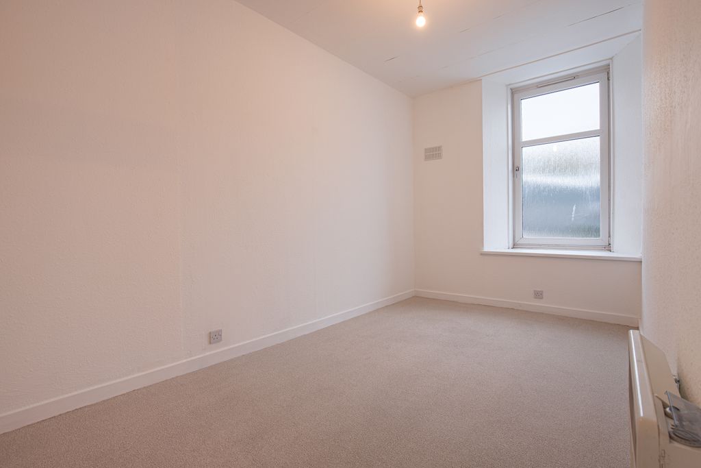 Property photo 2 of 7 Room1