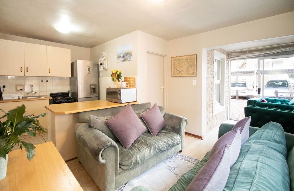 Property photo 2 of 15 St1702933