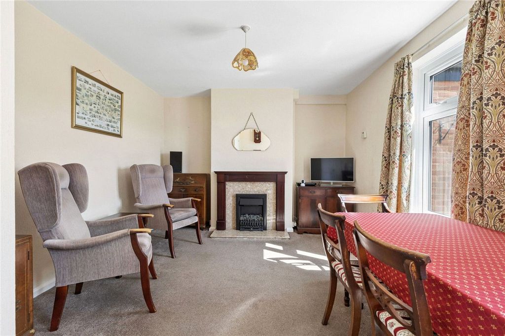 Property photo 3 of 18 Sitting/Dining Room