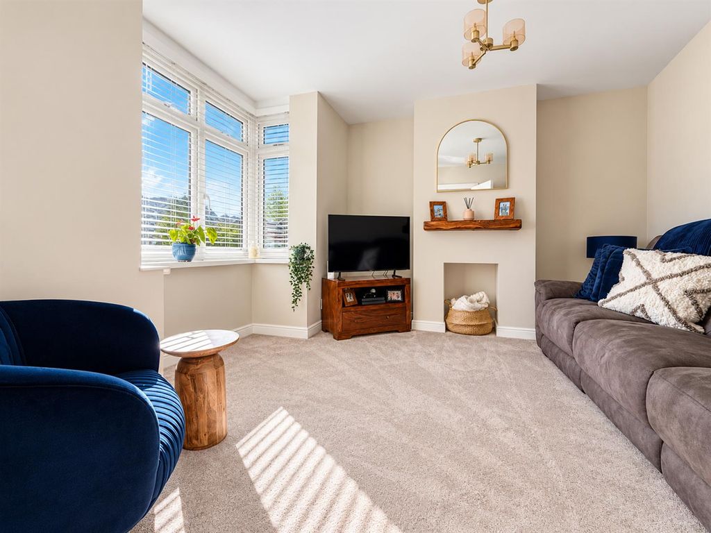 Property photo 2 of 17 Db69BA4B-Ccbb-434D-A2BA-C25Aa1155151.Jpeg