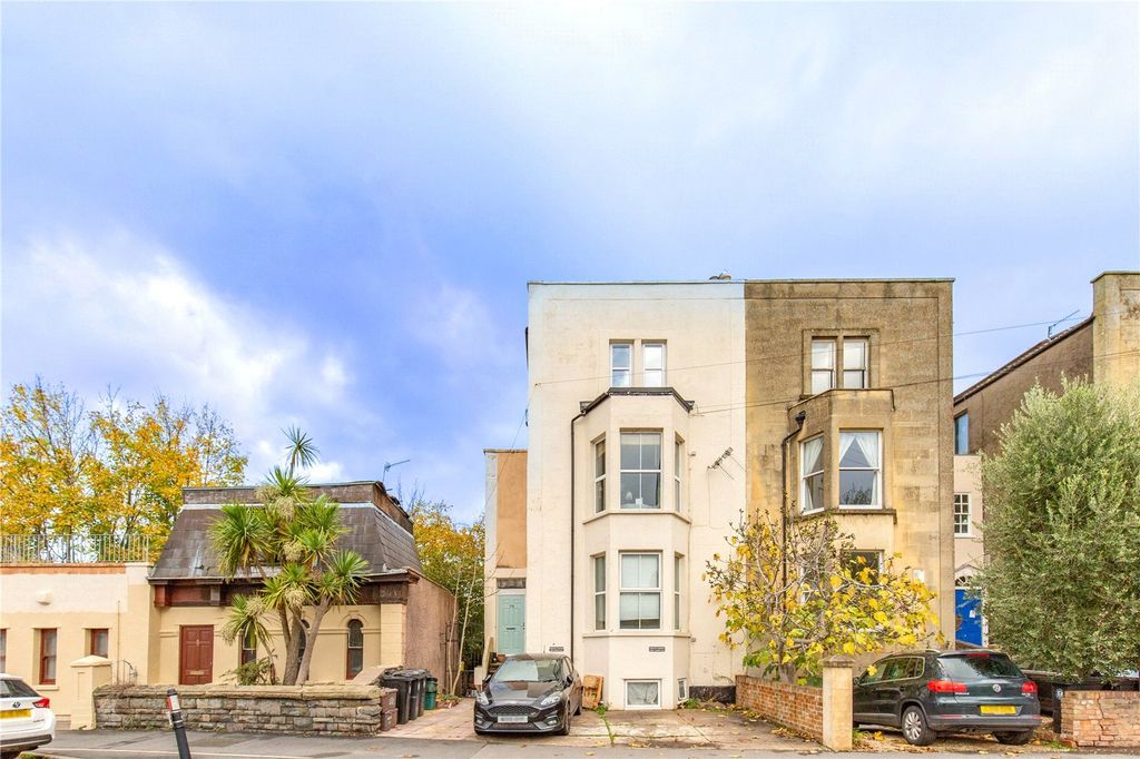 Property photo 3 of 11 Picture No. 14