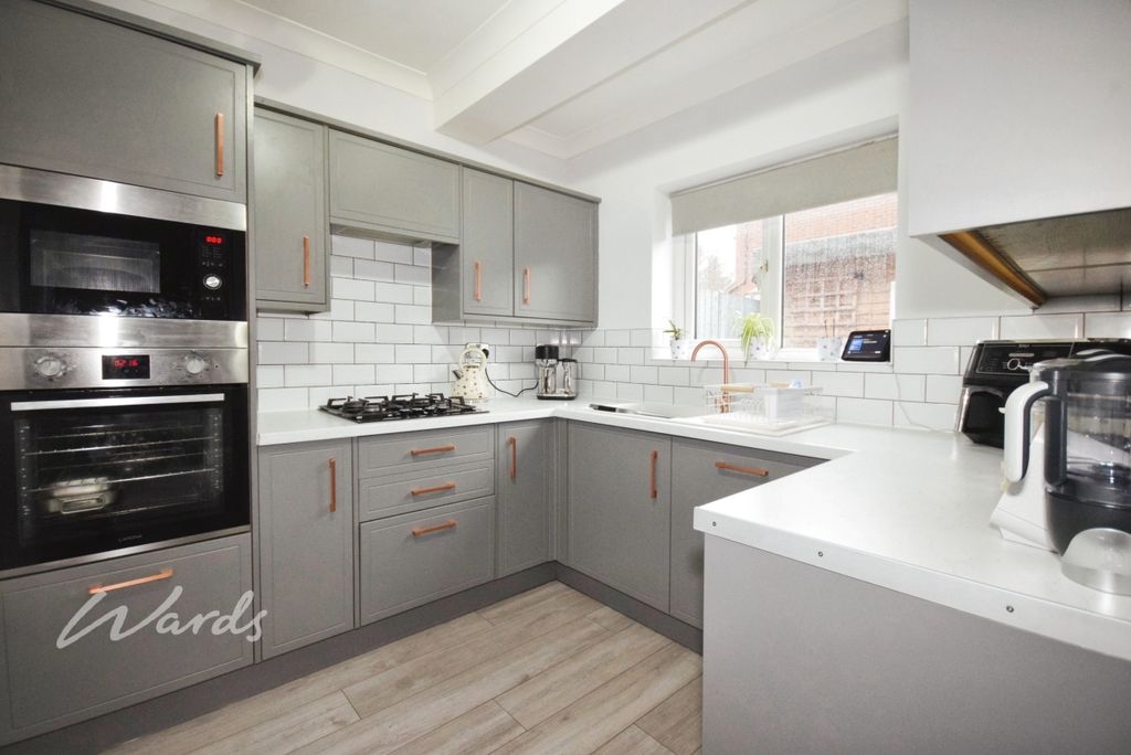 Property photo 3 of 13 Kitchen