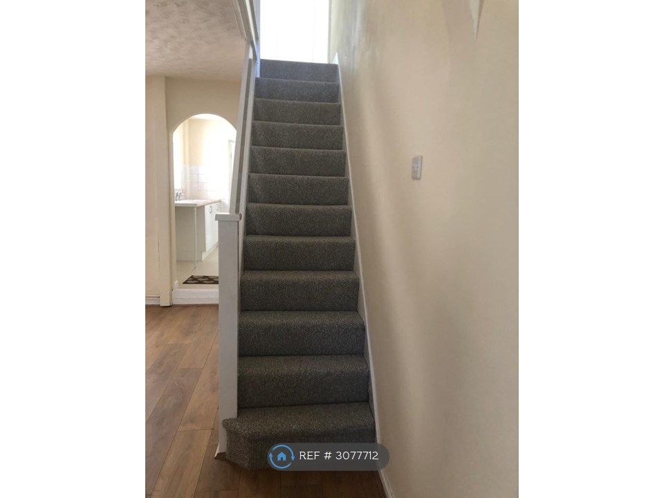 Property photo 3 of 9 Staircase