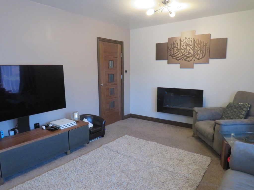 Property photo 2 of 10 Living Room