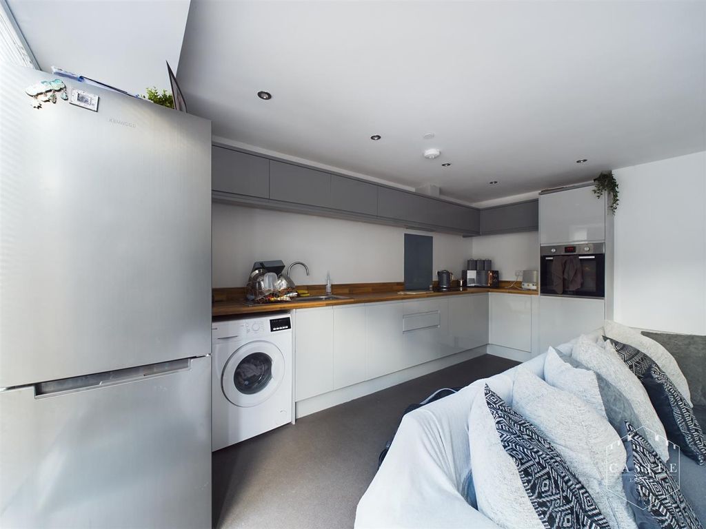 Property photo 3 of 8 Cam02833G0-Pr0107-Still002.Jpg