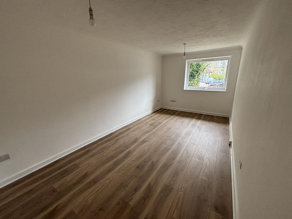Property photo 2 of 5 Living Room