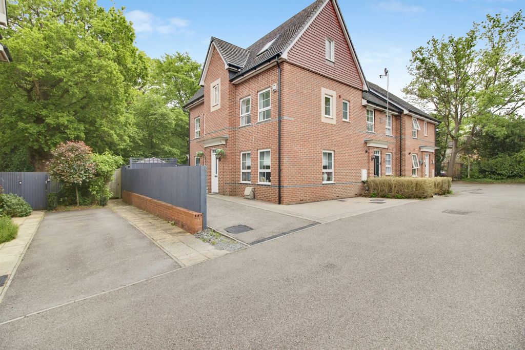 Property photo 1 of 28