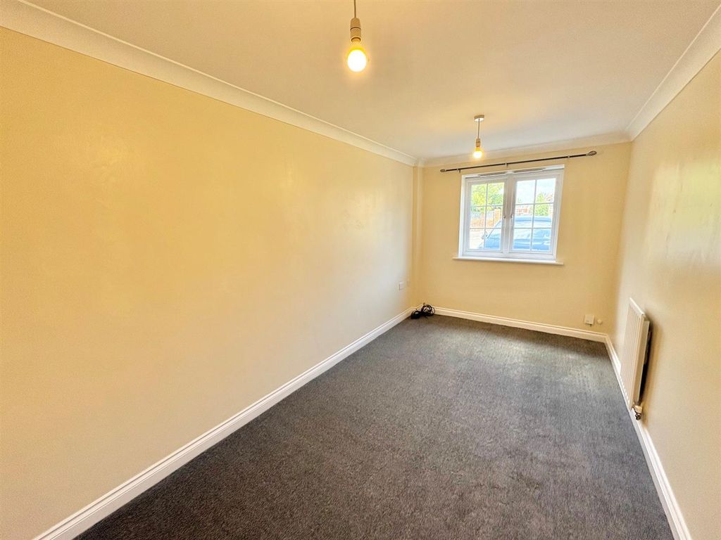 Property photo 2 of 16 Bedroom Sitting Room.Jpg
