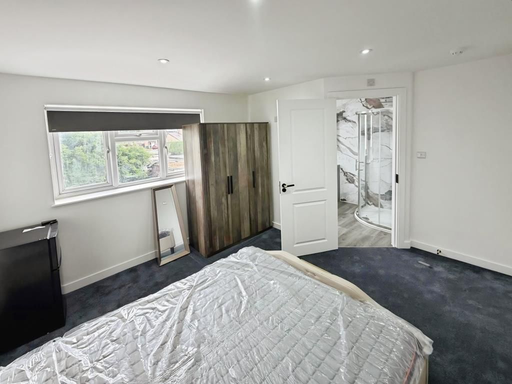 Property photo 2 of 8 Bedroom