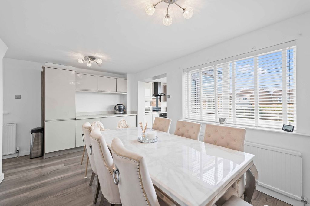 Property photo 2 of 27