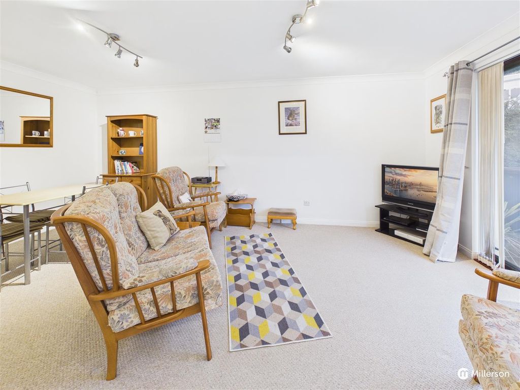 Property photo 2 of 20 Lounge Diner