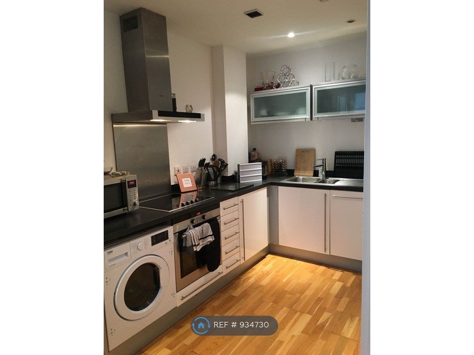 Property photo 2 of 10 Kitchen