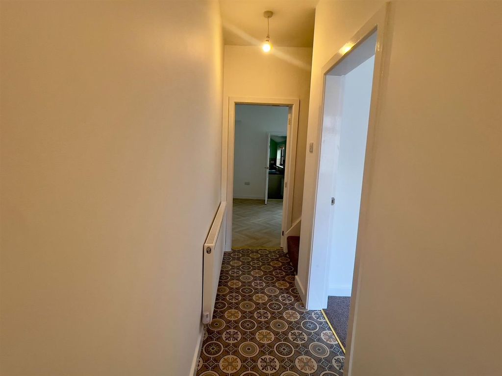 Property photo 3 of 19 Hallway.Jpg