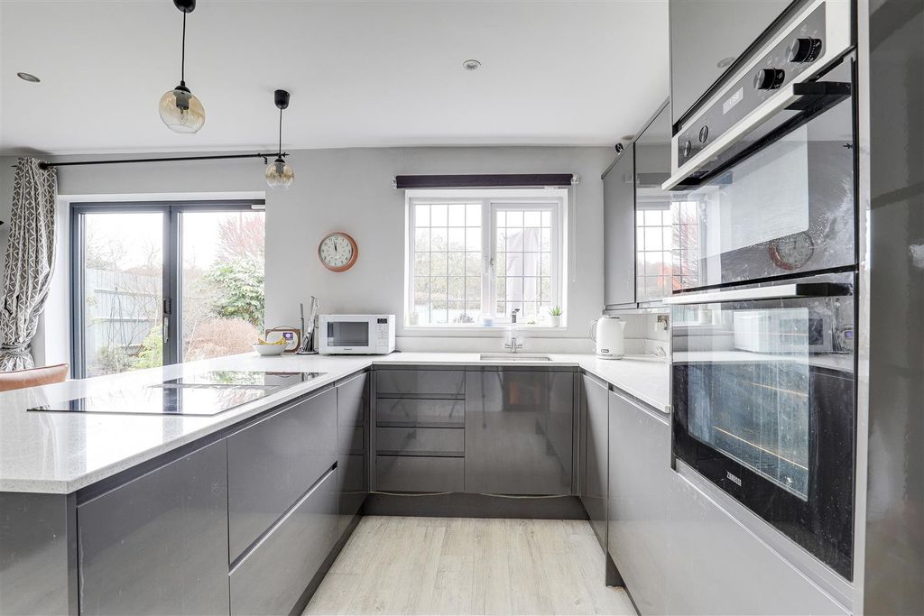 Property photo 3 of 21 8333.Jpg
