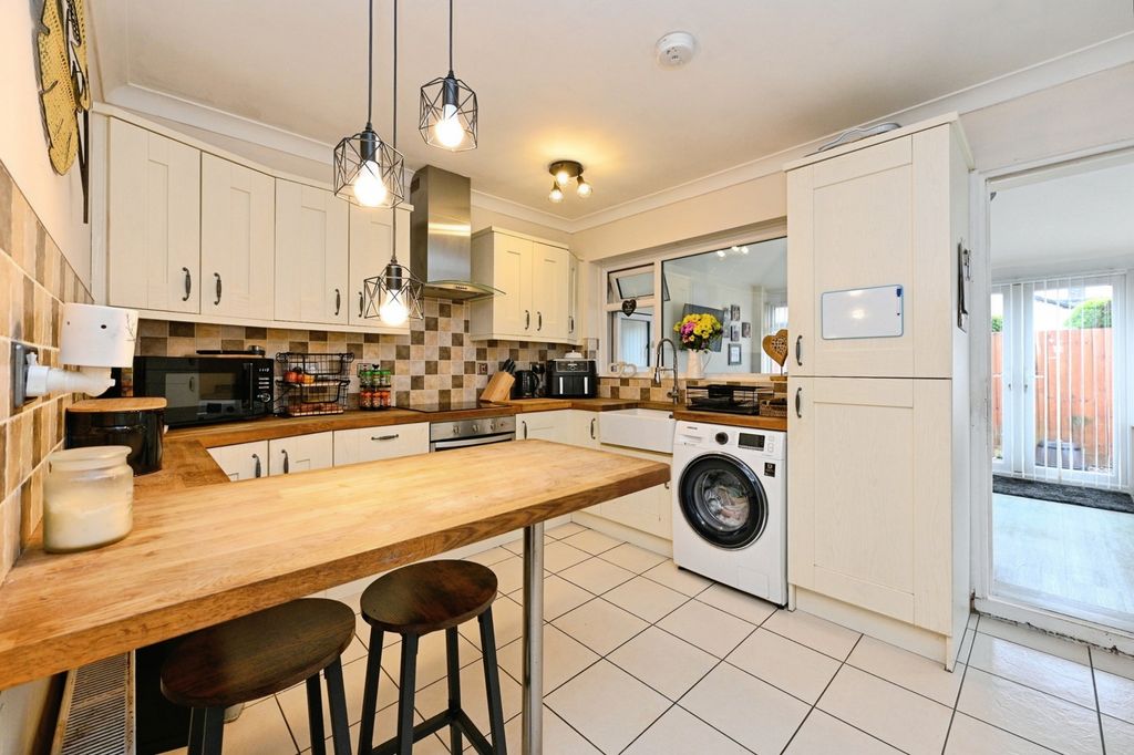 Property photo 3 of 18 Pbox-Img.Jpg