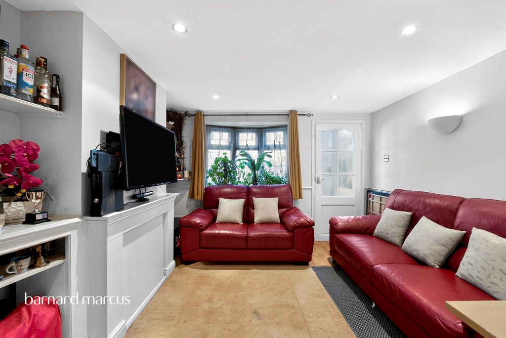 Property photo 2 of 11