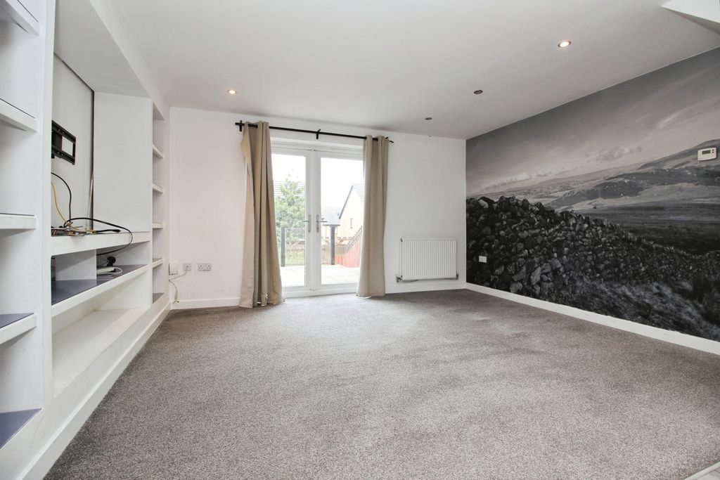 Property photo 2 of 20 Living Room