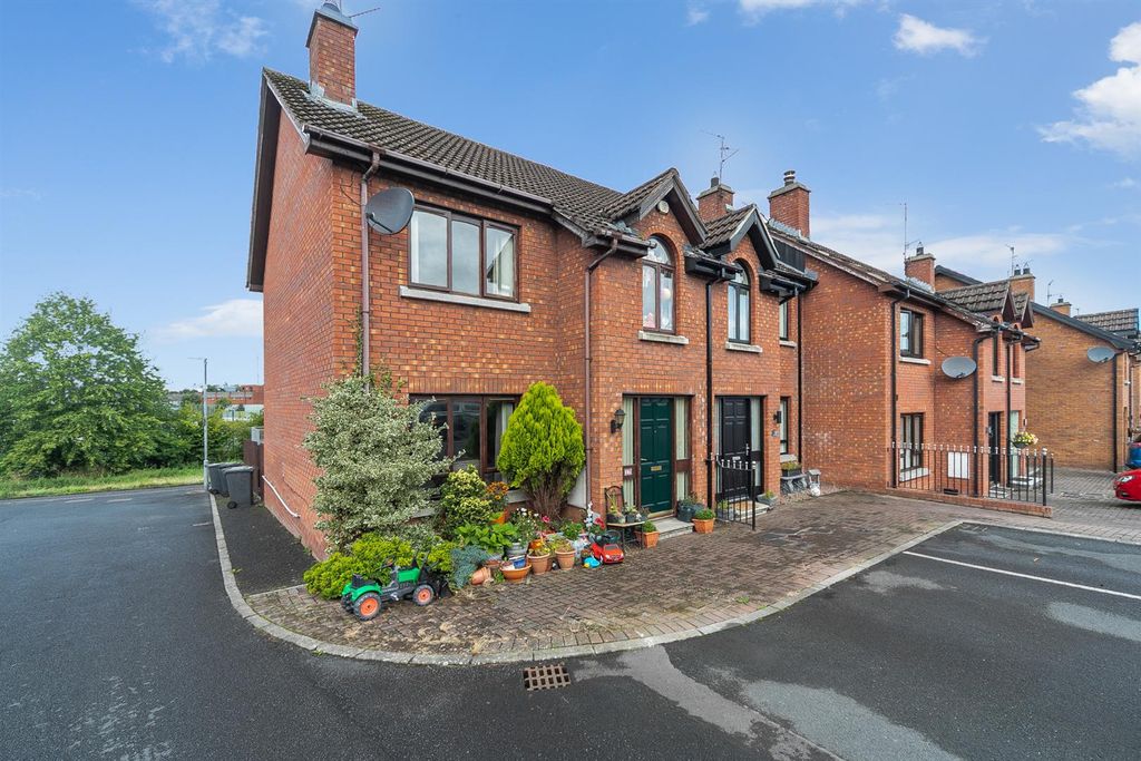 Property photo 2 of 25 17 Burn Brae Mews 25.Jpg