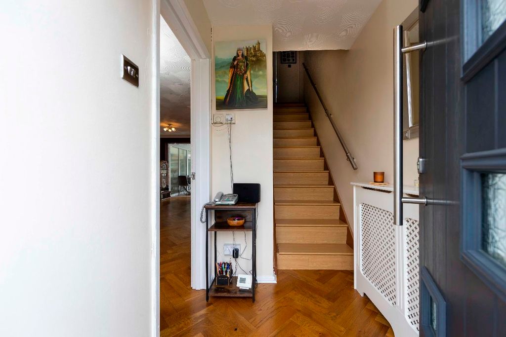 Property photo 2 of 41