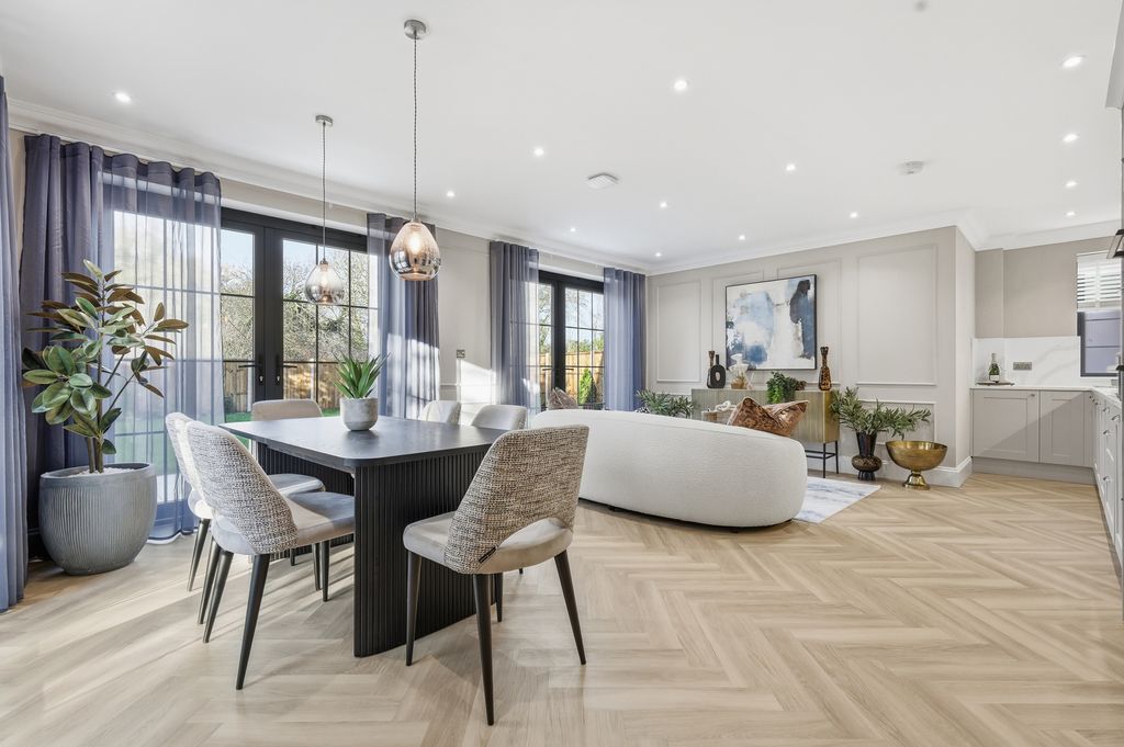 Property photo 2 of 28