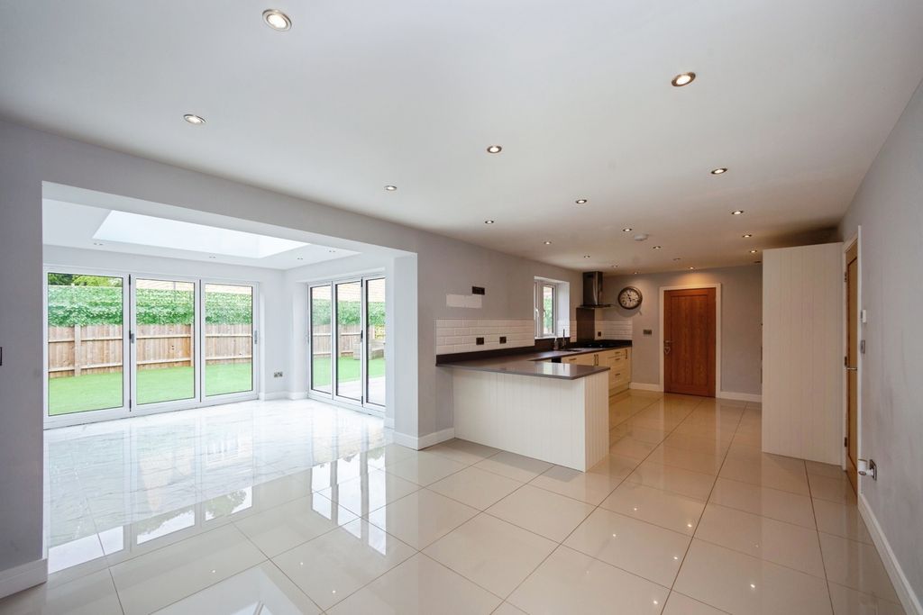 Property photo 3 of 17 Photo