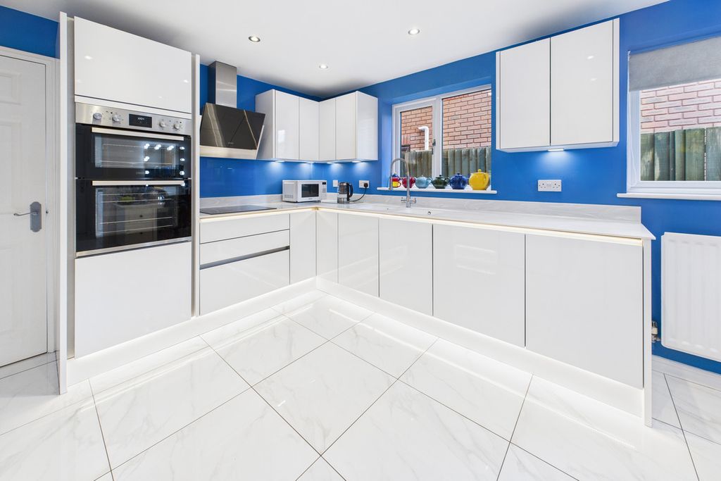 Property photo 2 of 26