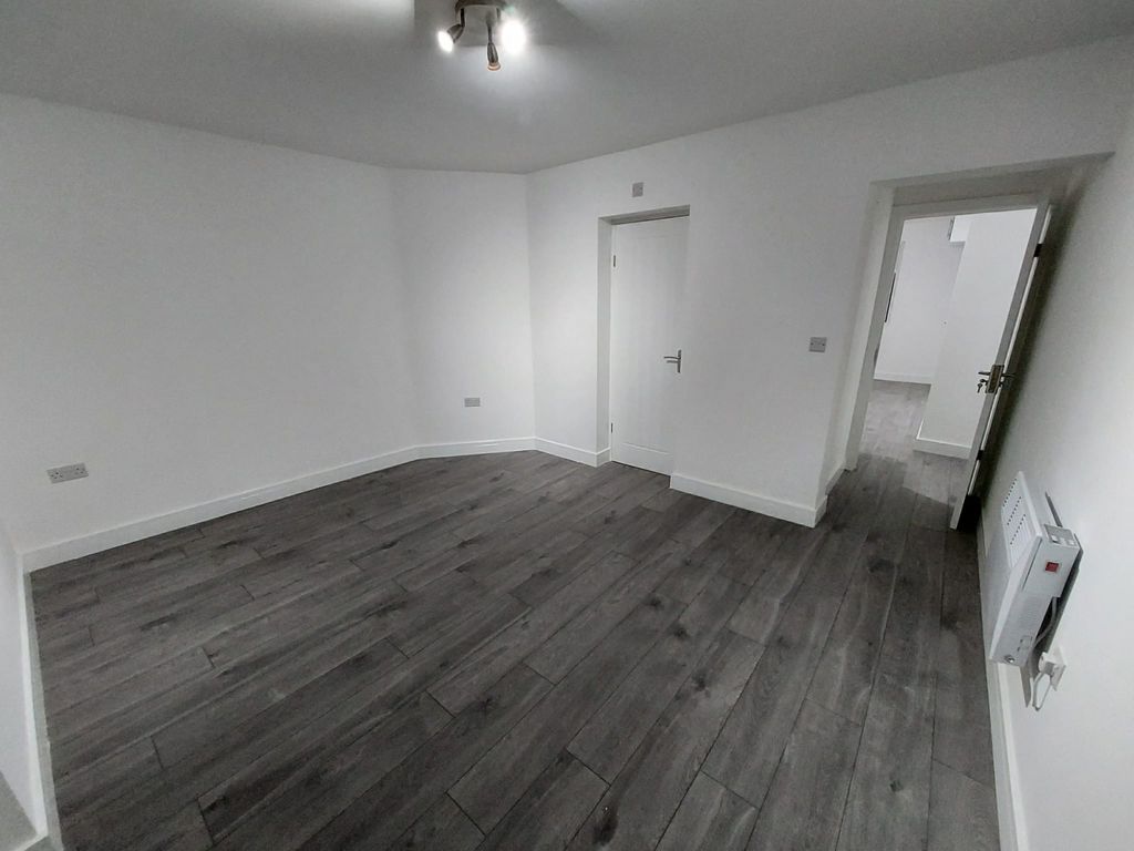 Property photo 2 of 6 Gallery