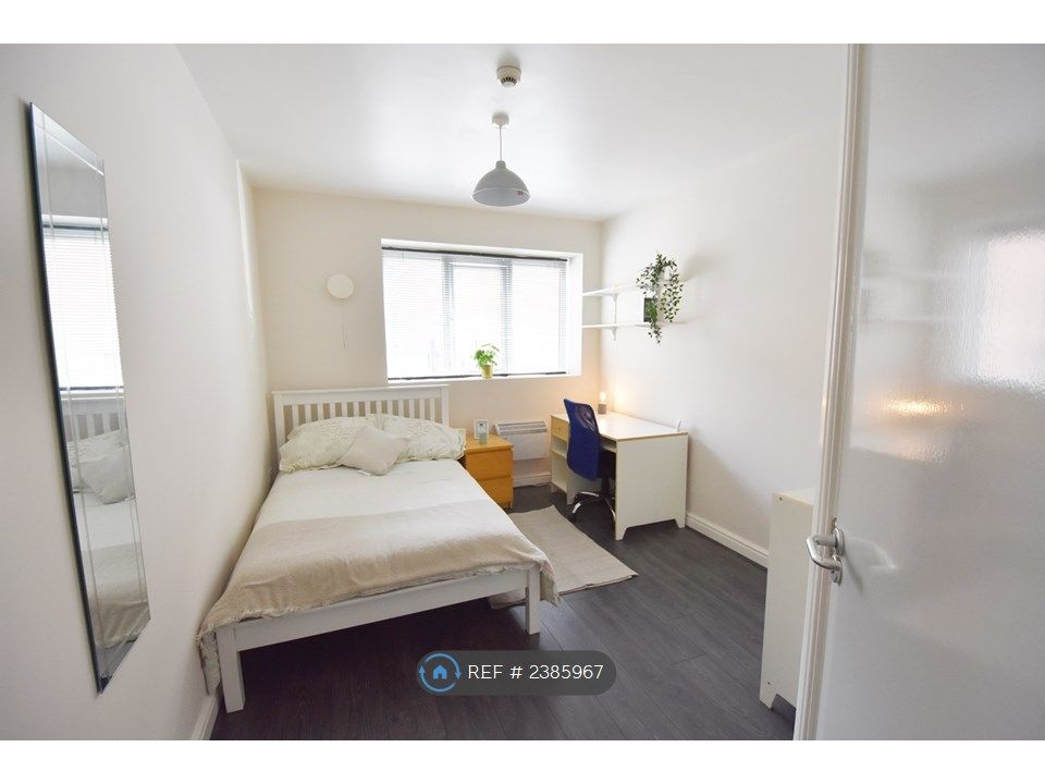 Property photo 2 of 11 Room 1 - Available