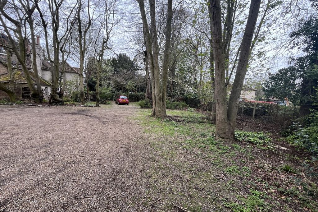 Property photo 3 of 40