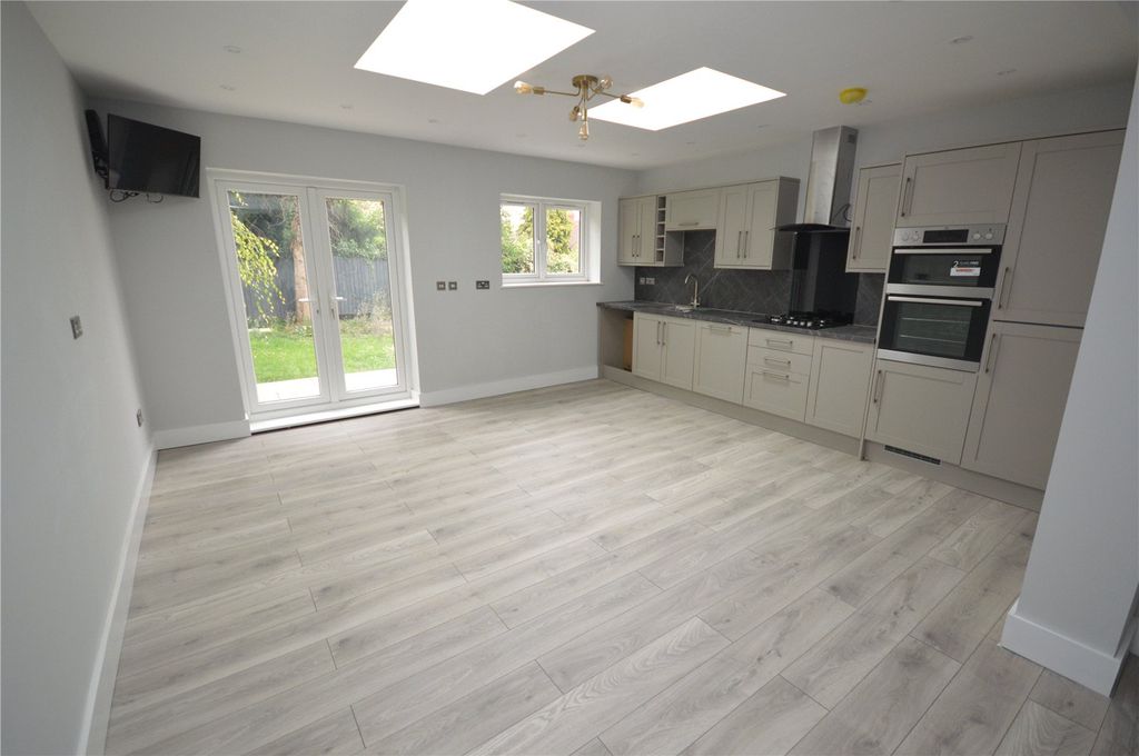 Property photo 2 of 16 Picture No. 27