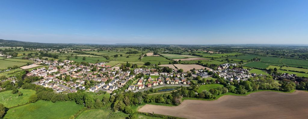 Property photo 3 of 6 .