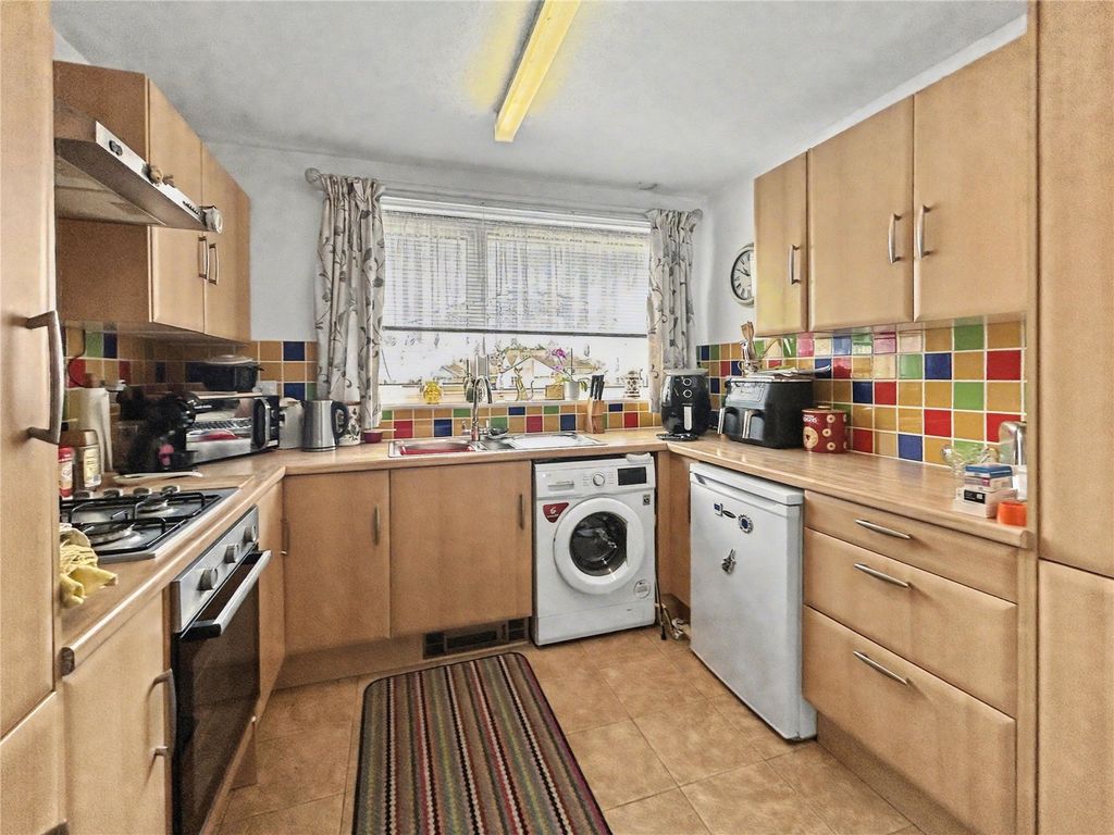 Property photo 3 of 11 Kitchen