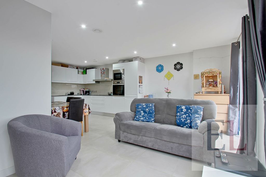 Property photo 2 of 17