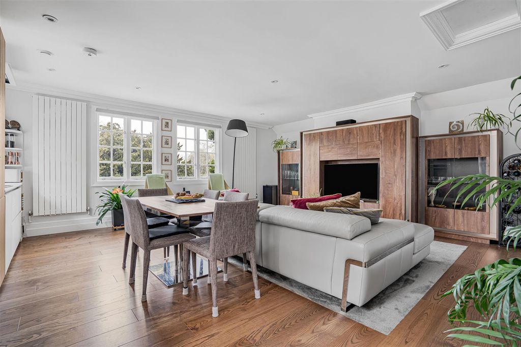 Property photo 2 of 24 18_75381.Jpg