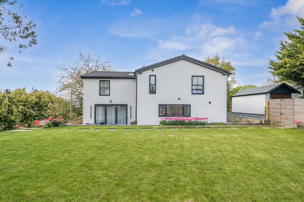 Property photo 2 of 36