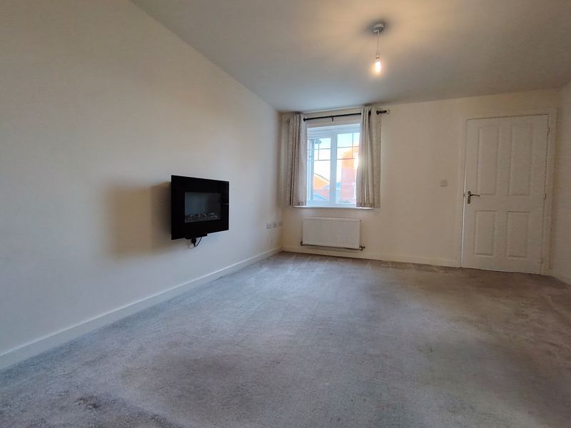 Property photo 3 of 10 Lounge