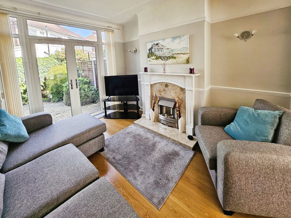 Property photo 2 of 16 Lounge